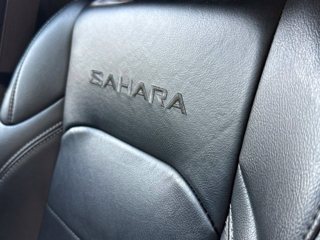 Used 2023 Jeep Wrangler Unlimited Sahara w/ Cold Weather Group AWD/4WD image 3