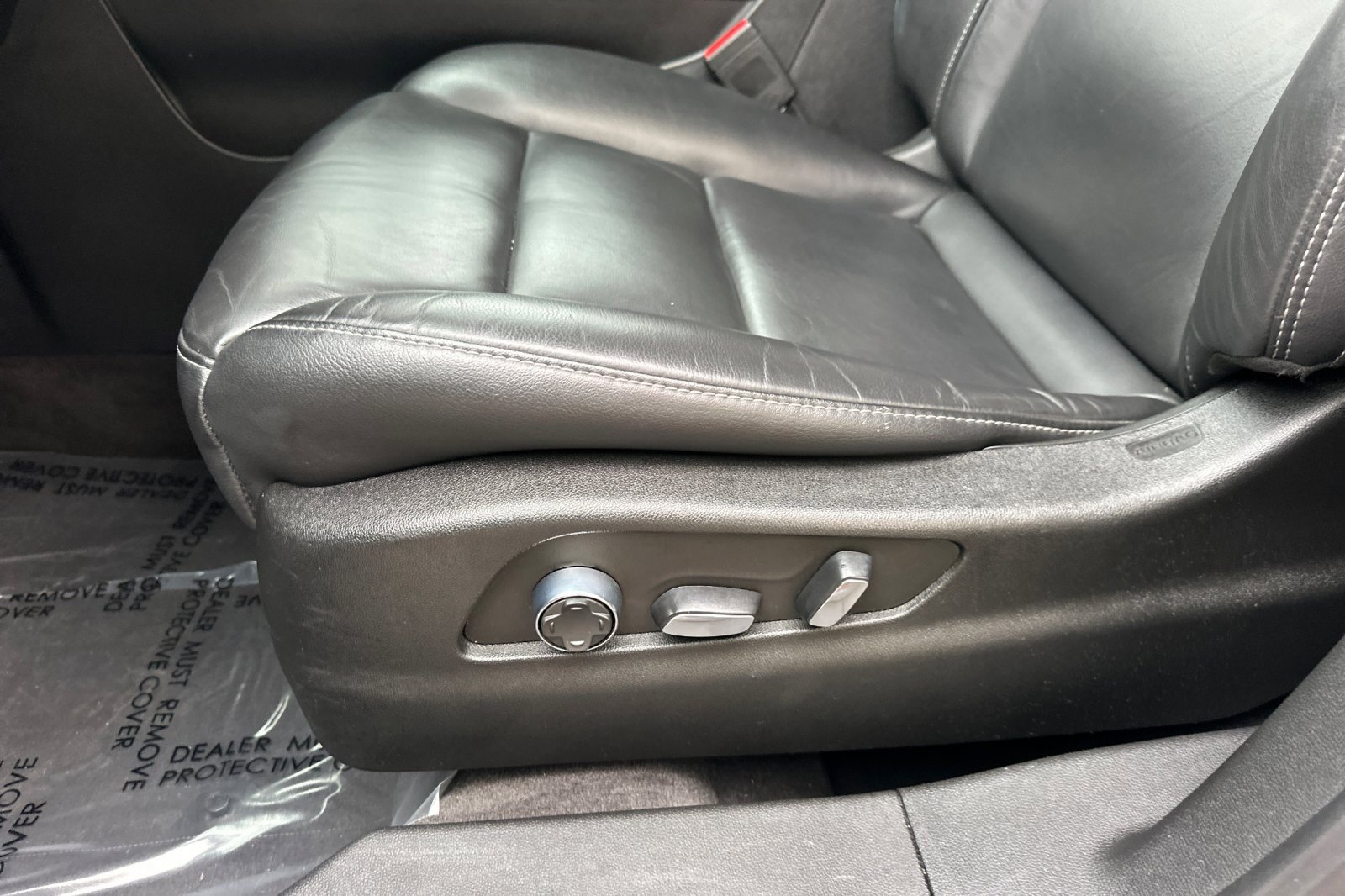 Used 2024 Cadillac XT4 Premium Luxury image 13