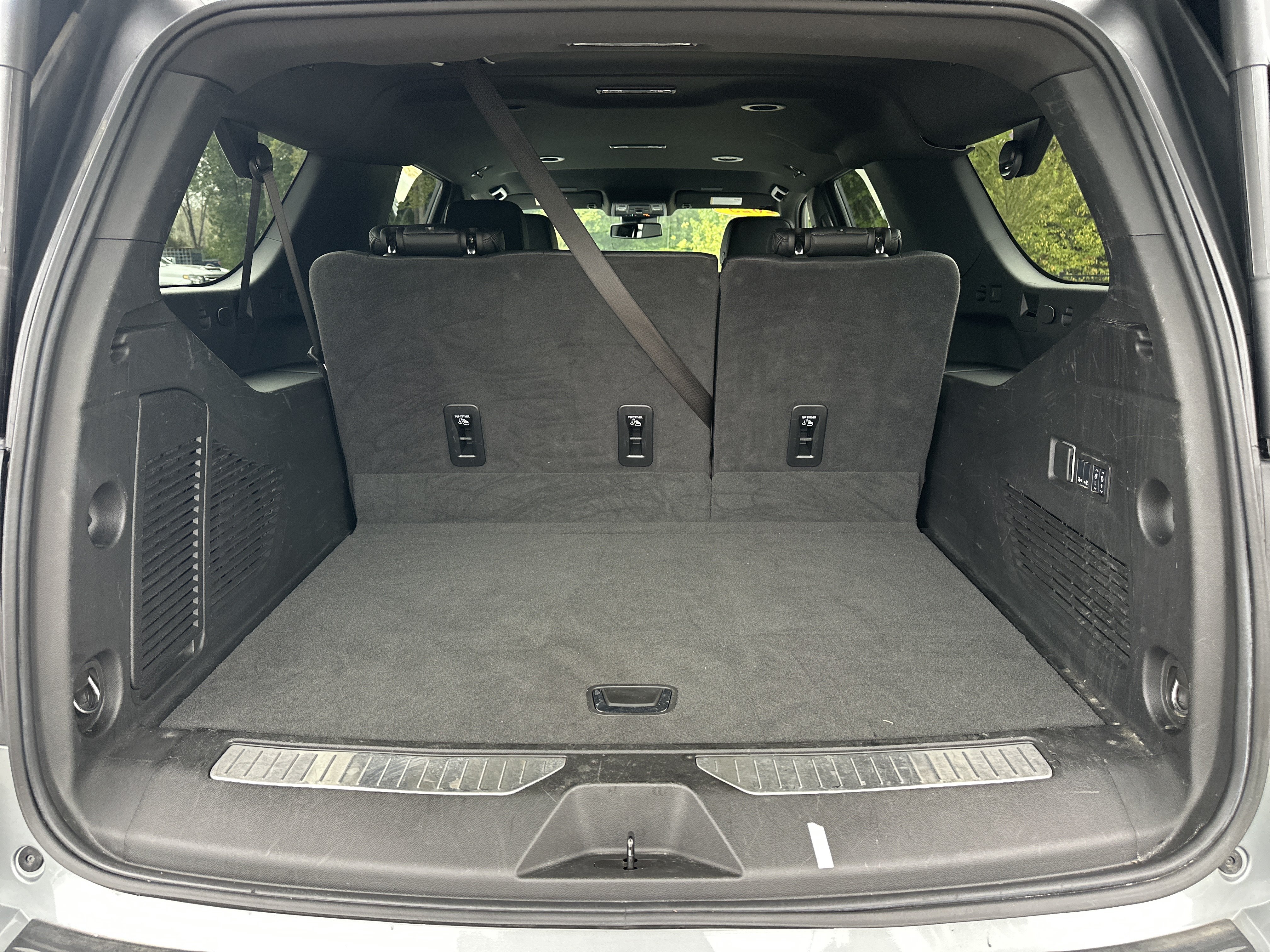 Used 2025 GMC Yukon XL Denali RWD image 18