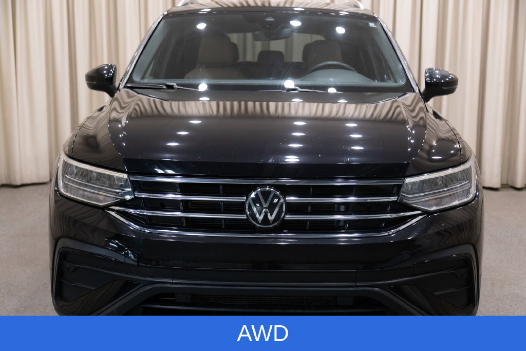Used 2024 Volkswagen Tiguan SE AWD/4WD image 3