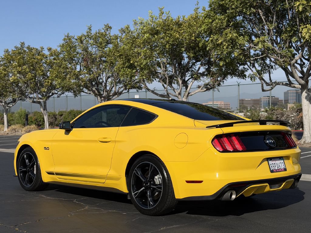 Used 2017 Ford Mustang GT Premium RWD image 7