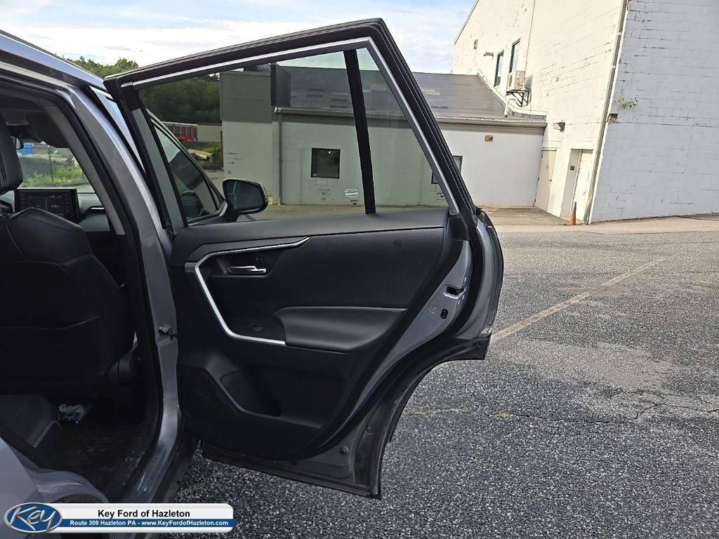 Used 2021 Toyota RAV4 AWD Hybrid image 41