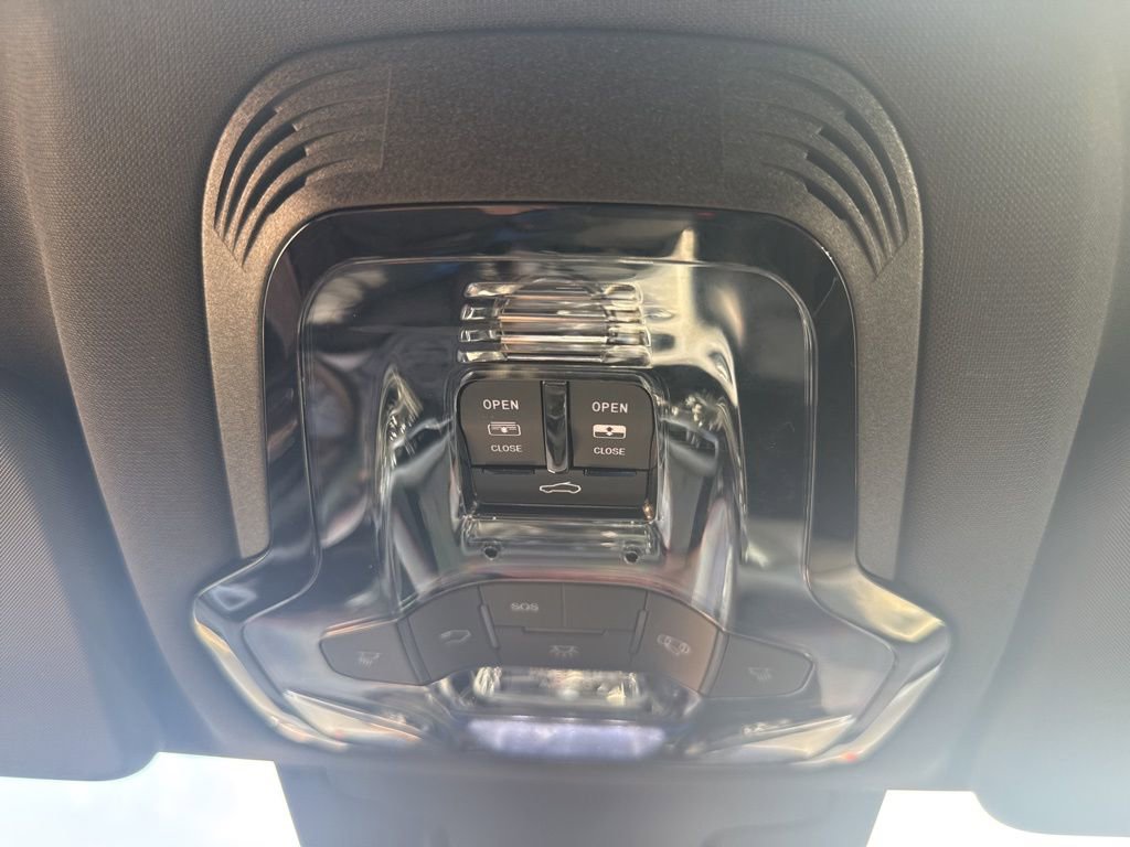 Used 2024 Alfa Romeo Stelvio AWD image 47