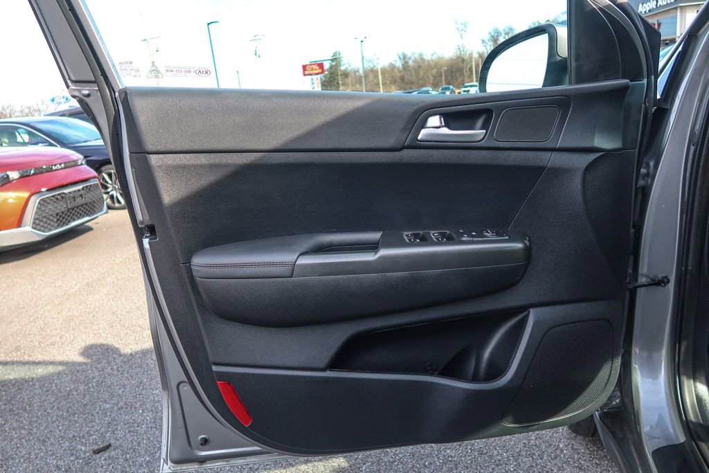 Used 2022 Kia Sportage LX image 22