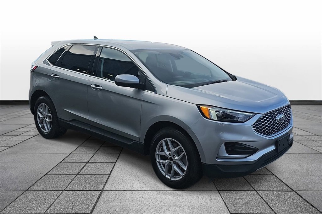 Used 2024 Ford Edge SEL image 3