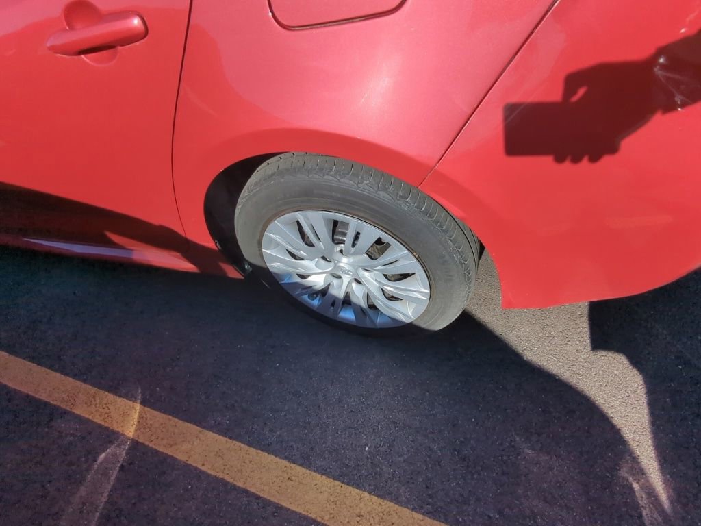 Used 2020 Toyota Corolla LE FWD image 4