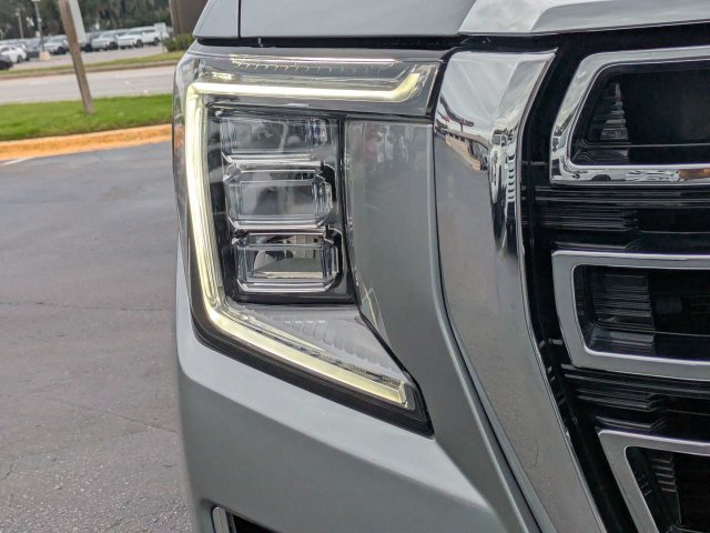 Used 2023 GMC Yukon SLT w/ SLT Luxury Package AWD/4WD image 11