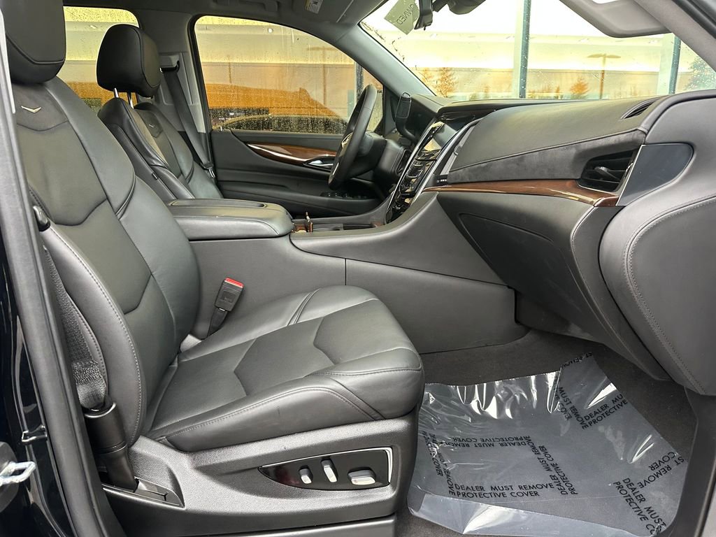 Used 2020 Cadillac Escalade Premium Luxury image 10