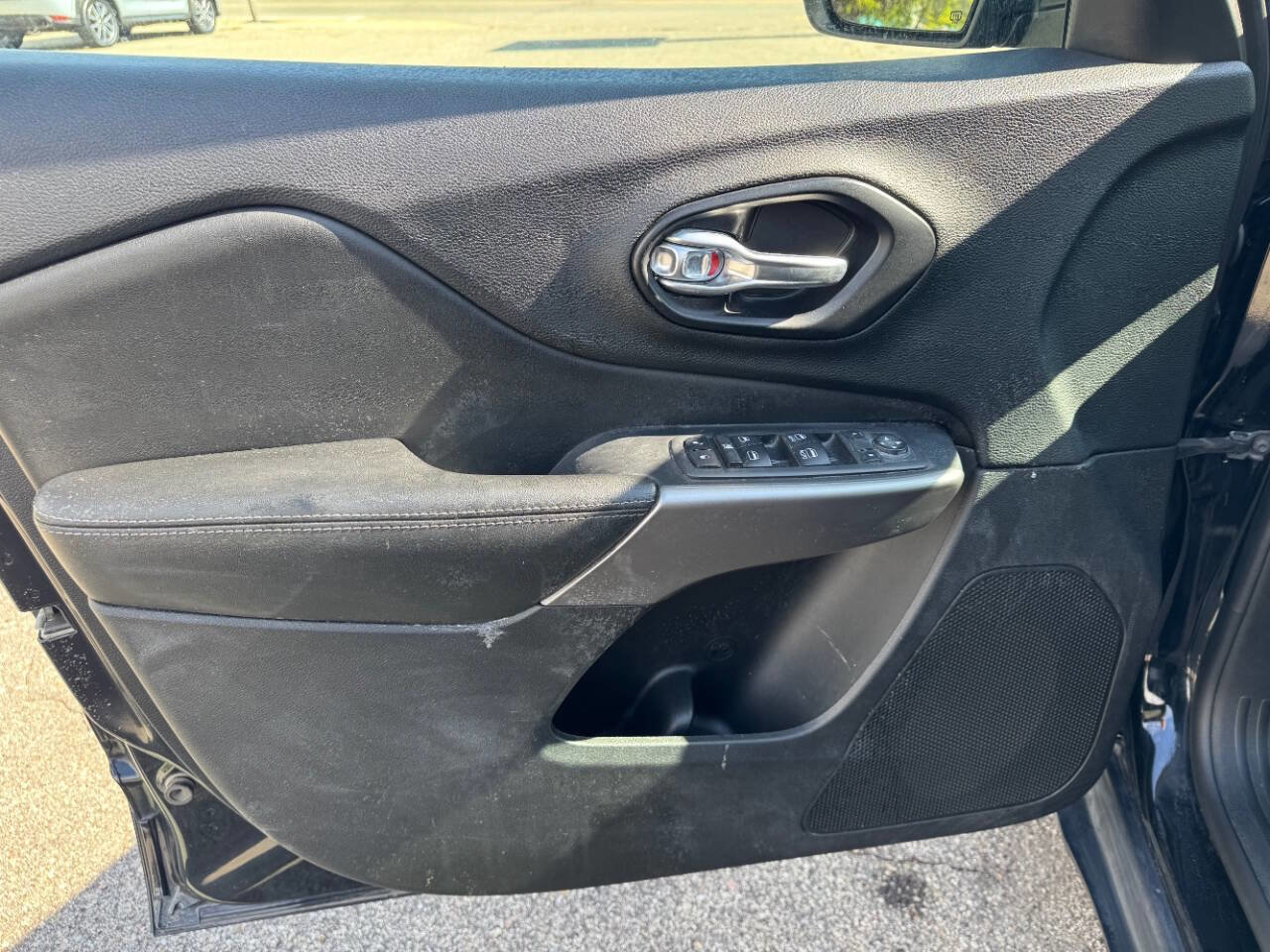 Used 2021 Jeep Cherokee Latitude image 27