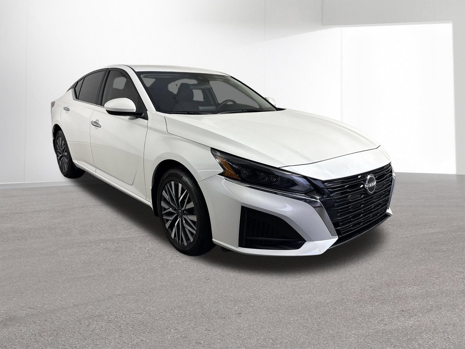 Used 2023 Nissan Altima 2.5 SV AWD/4WD image 3