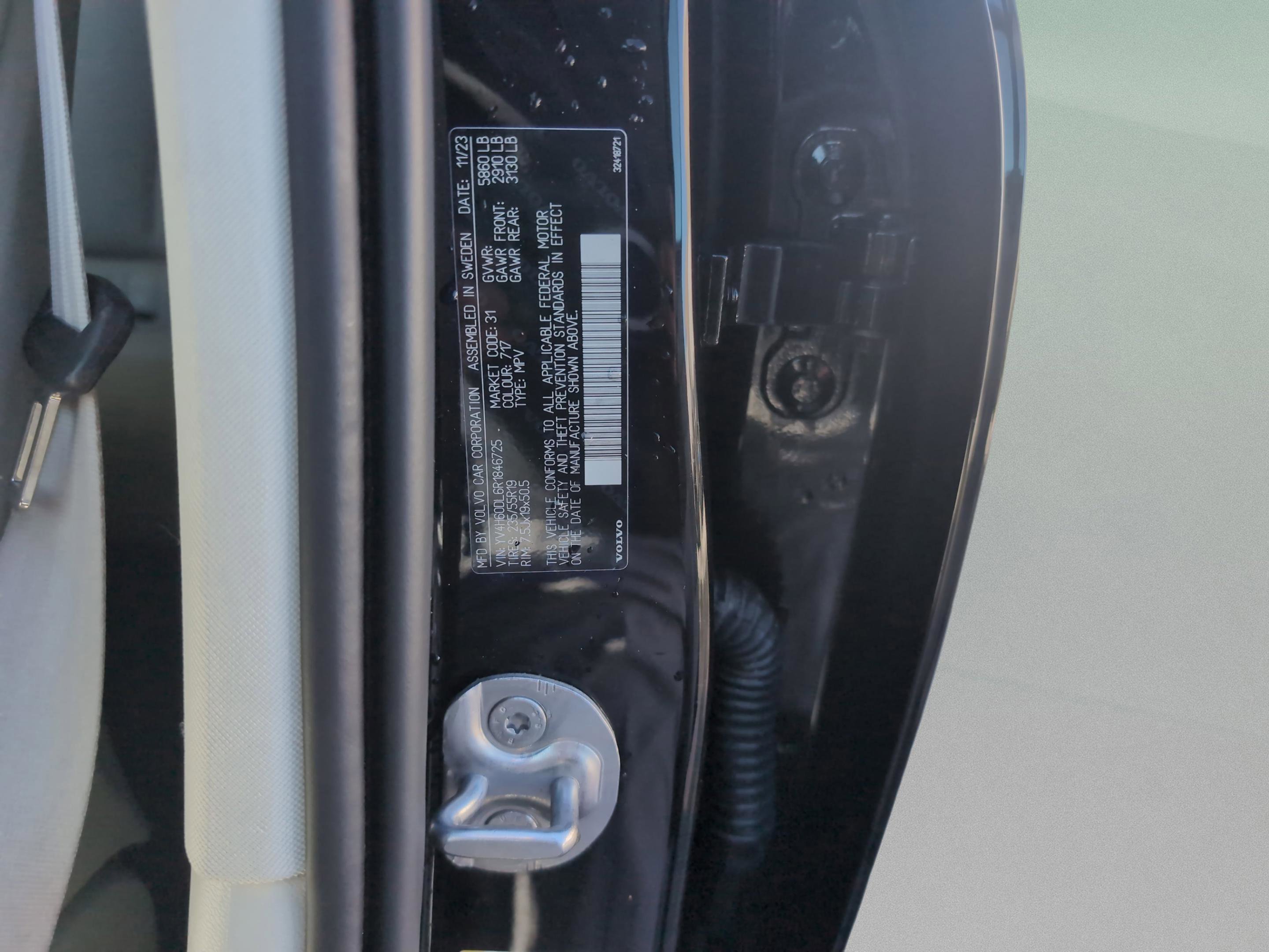 Used 2024 Volvo XC60 T8 Plus w/ Protection Package Premier image 26