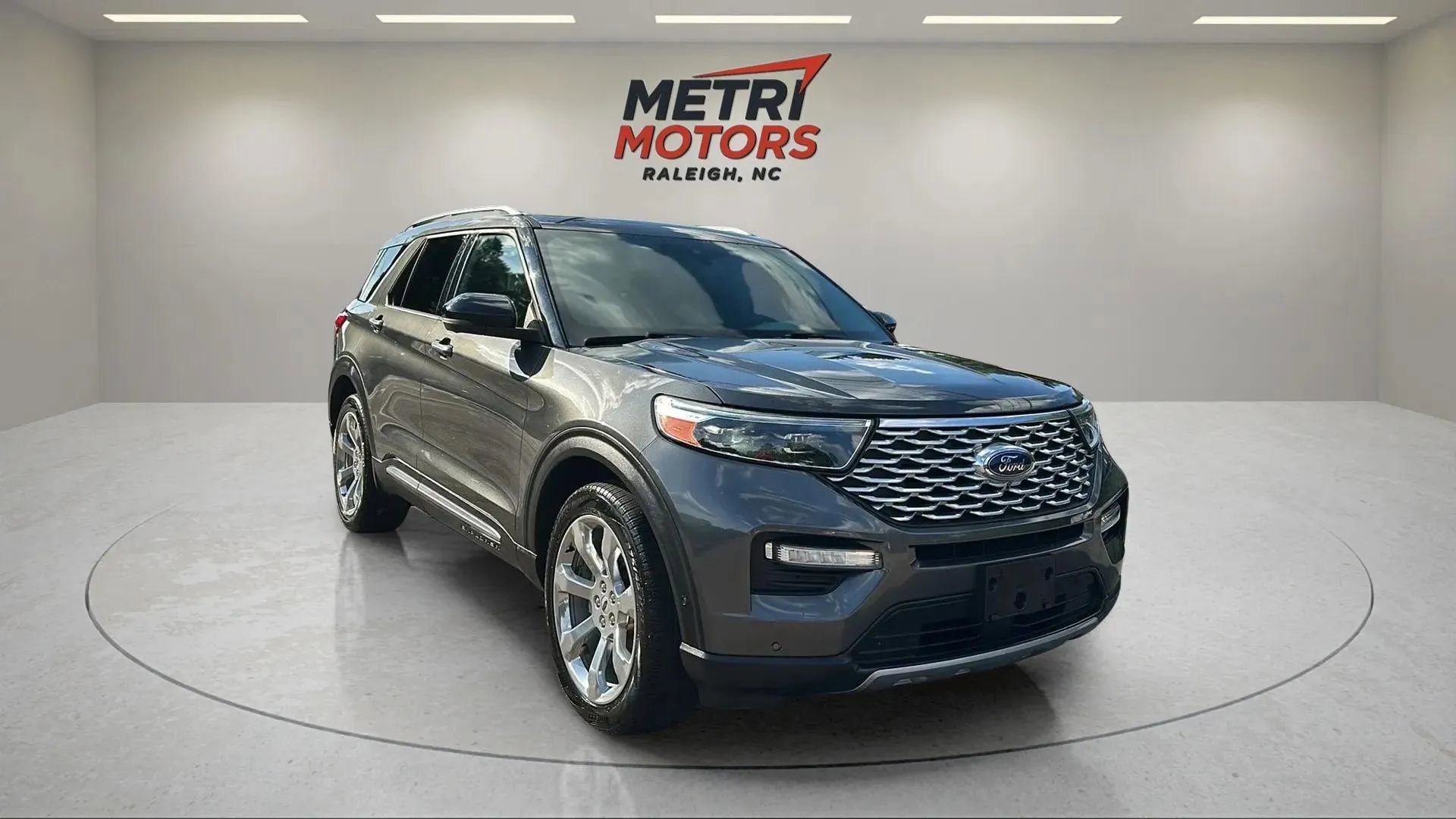 Used 2020 Ford Explorer Platinum w/ Premium Technology Package image 3