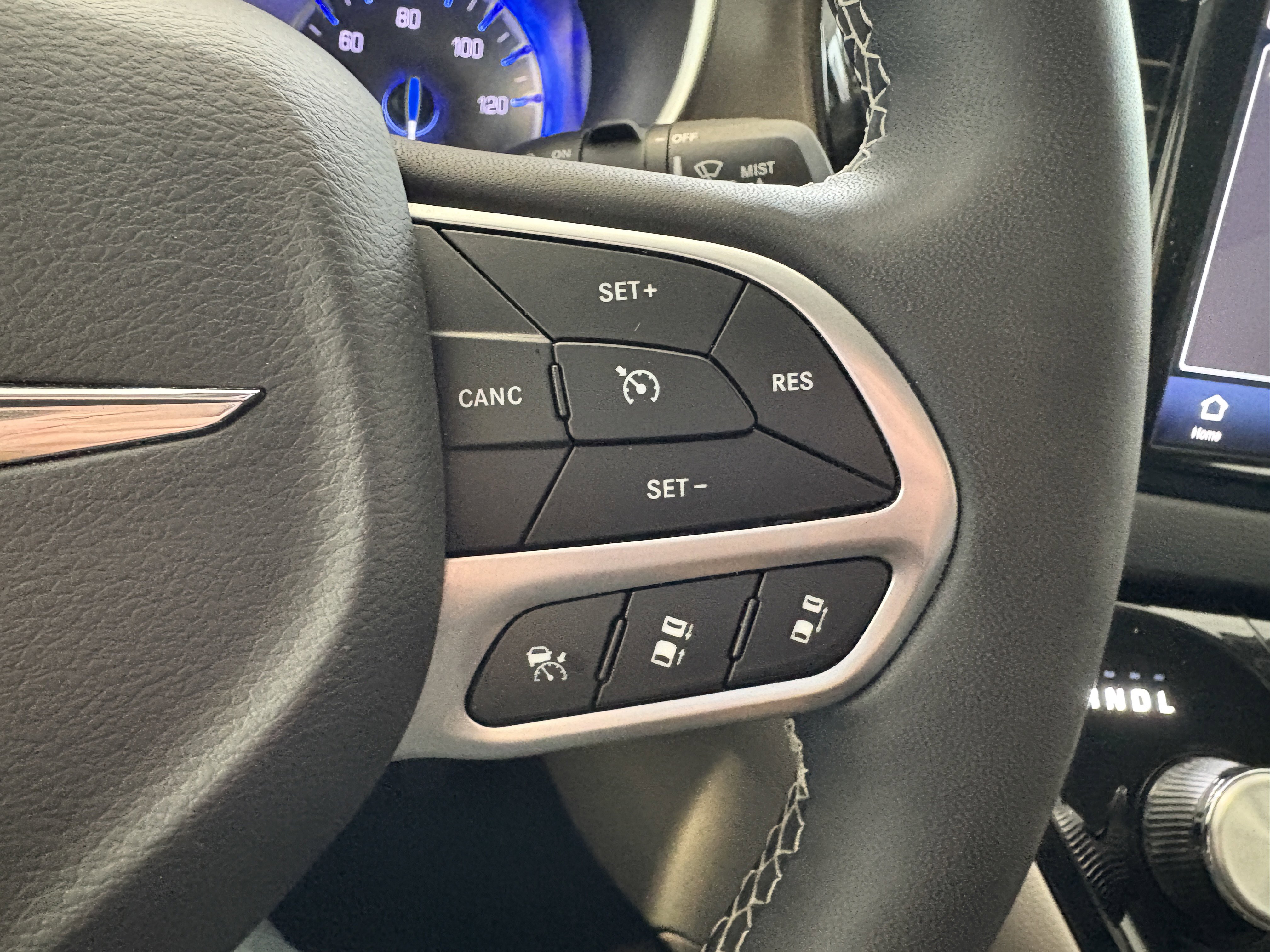 Used 2024 Chrysler Pacifica Touring-L image 13