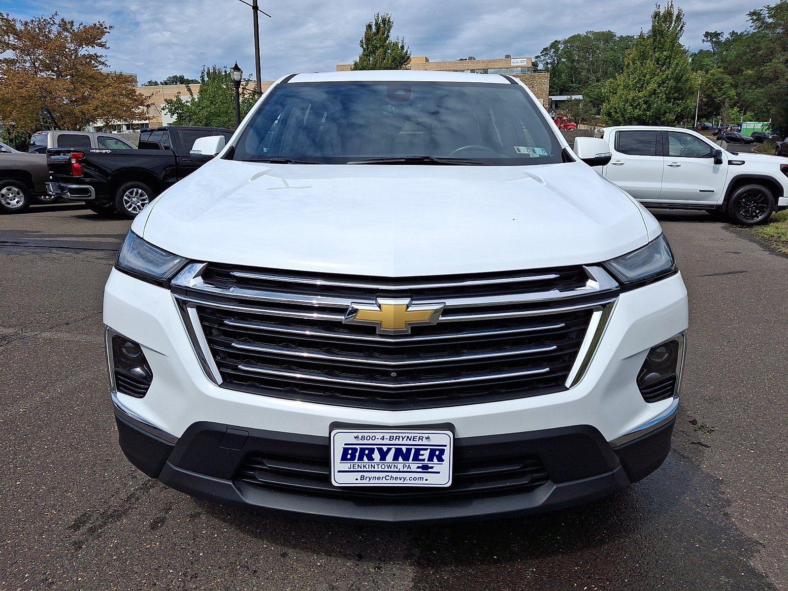 Used 2023 Chevrolet Traverse LT w/ Rear Camera Mirror Package AWD/4WD image 2
