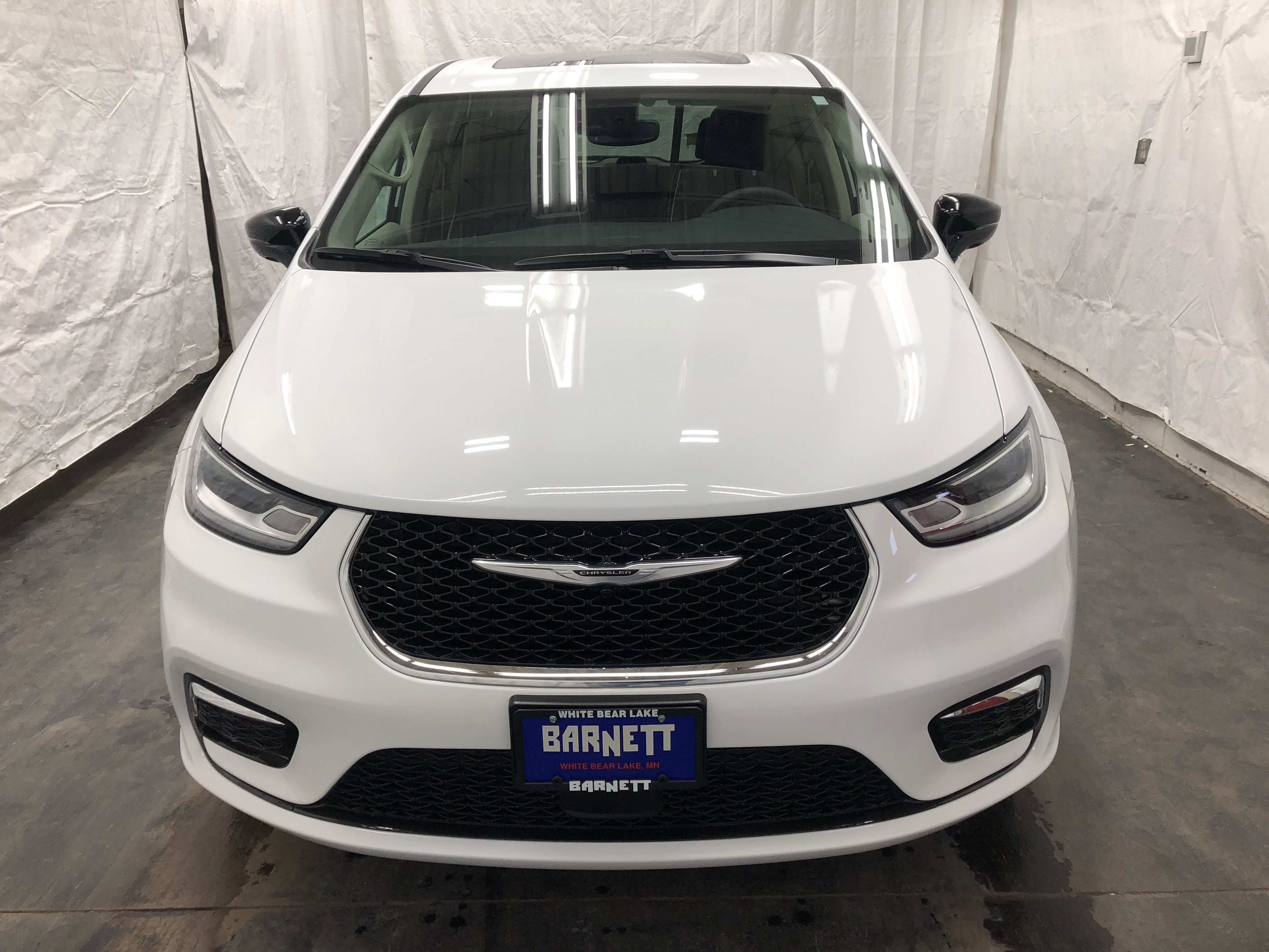 Certified 2024 Chrysler Pacifica Limited FWD image 7