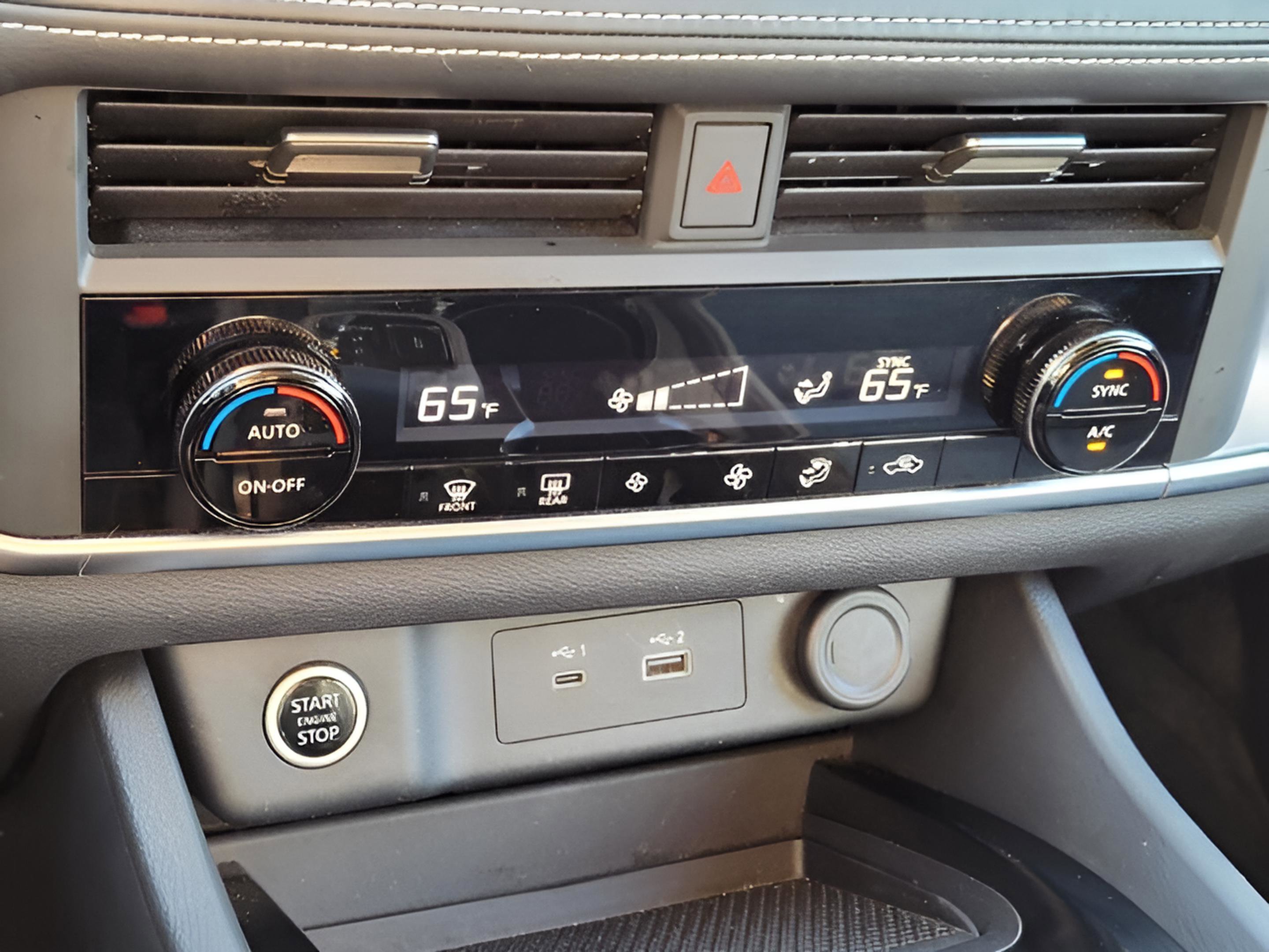 Used 2023 Nissan Rogue SV image 16