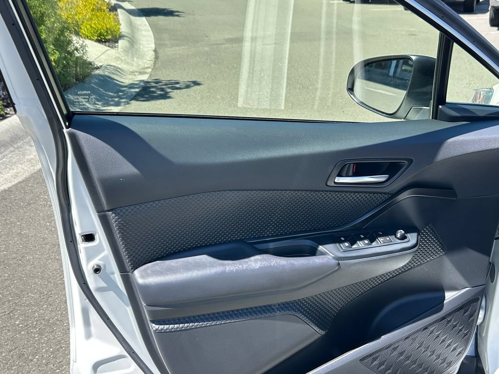 Used 2019 Toyota C-HR LE FWD image 11