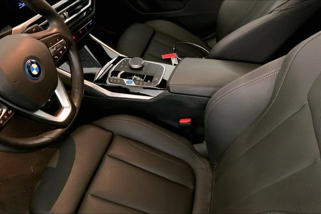 Used 2023 BMW i4 eDrive40 w/ Premium Package RWD image 8
