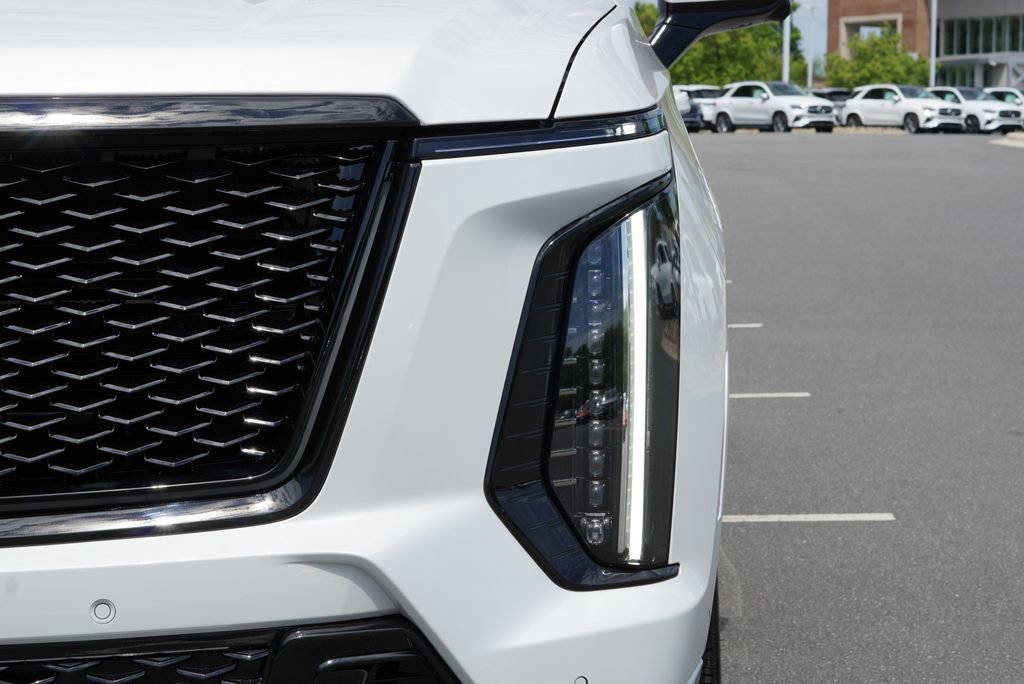Used 2025 Cadillac Escalade ESV V image 10
