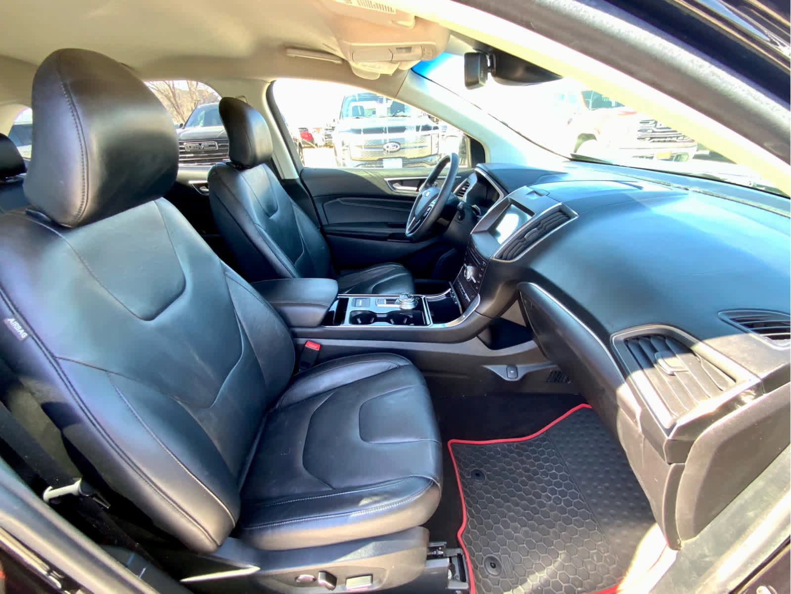 Used 2019 Ford Edge Titanium FWD image 19