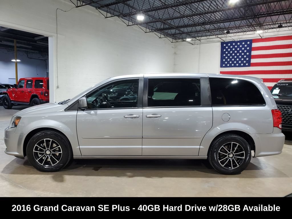 Used 2016 Dodge Grand Caravan SE FWD image 12