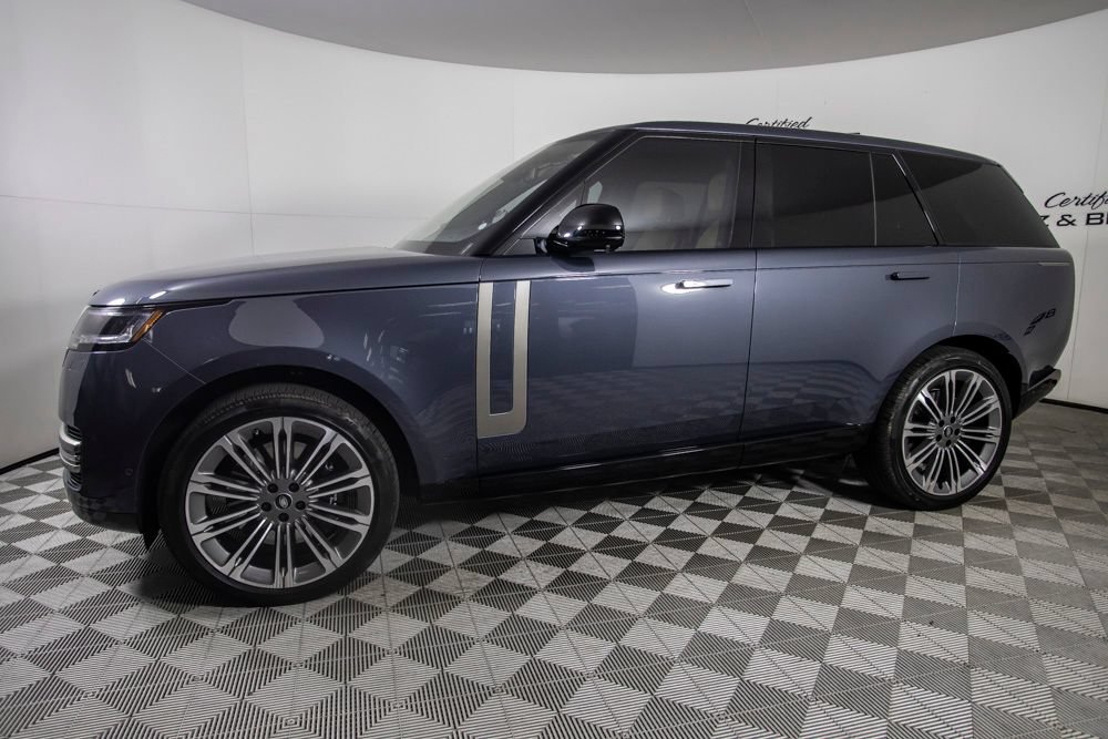 Used 2025 Land Rover Range Rover SE AWD/4WD image 9