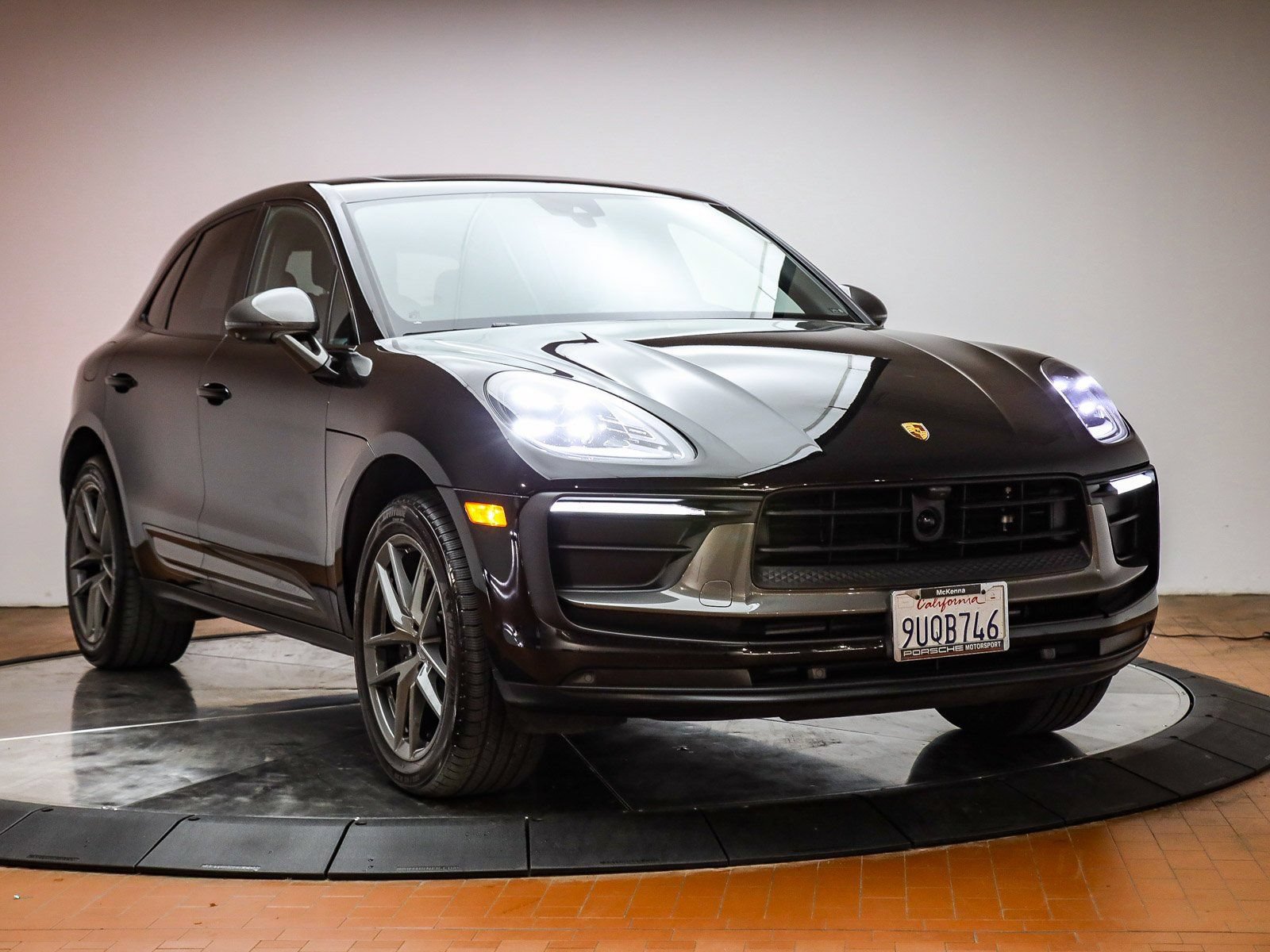 Certified 2025 Porsche Macan Turbo AWD/4WD image 13