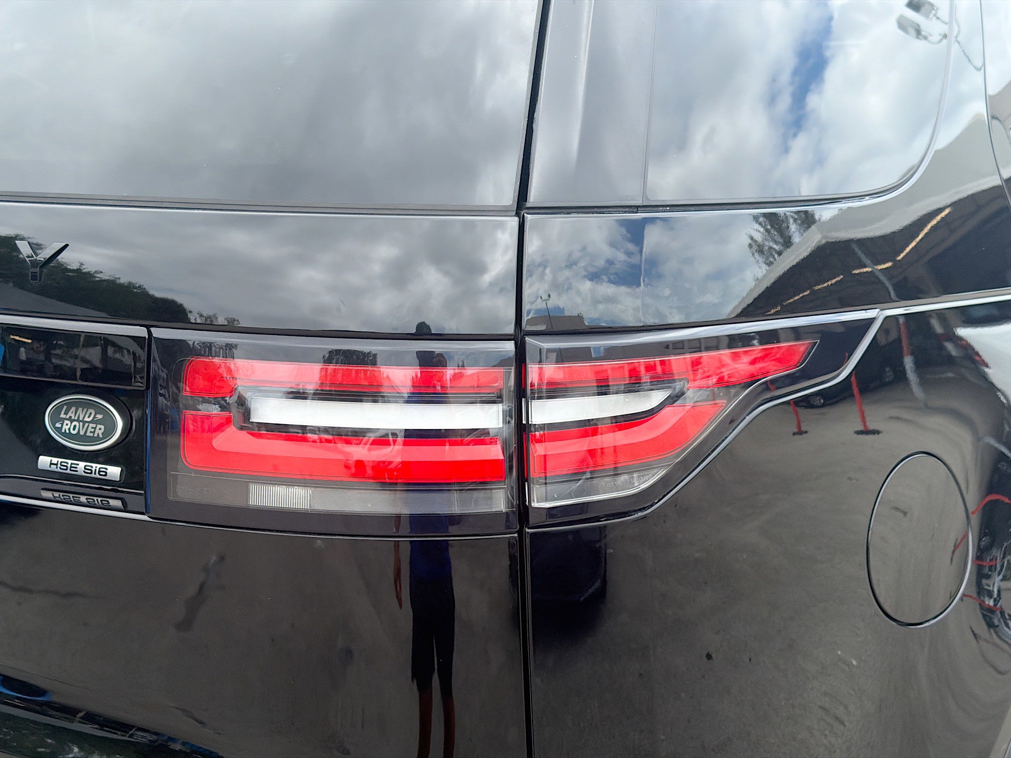 Used 2018 Land Rover Discovery HSE image 28