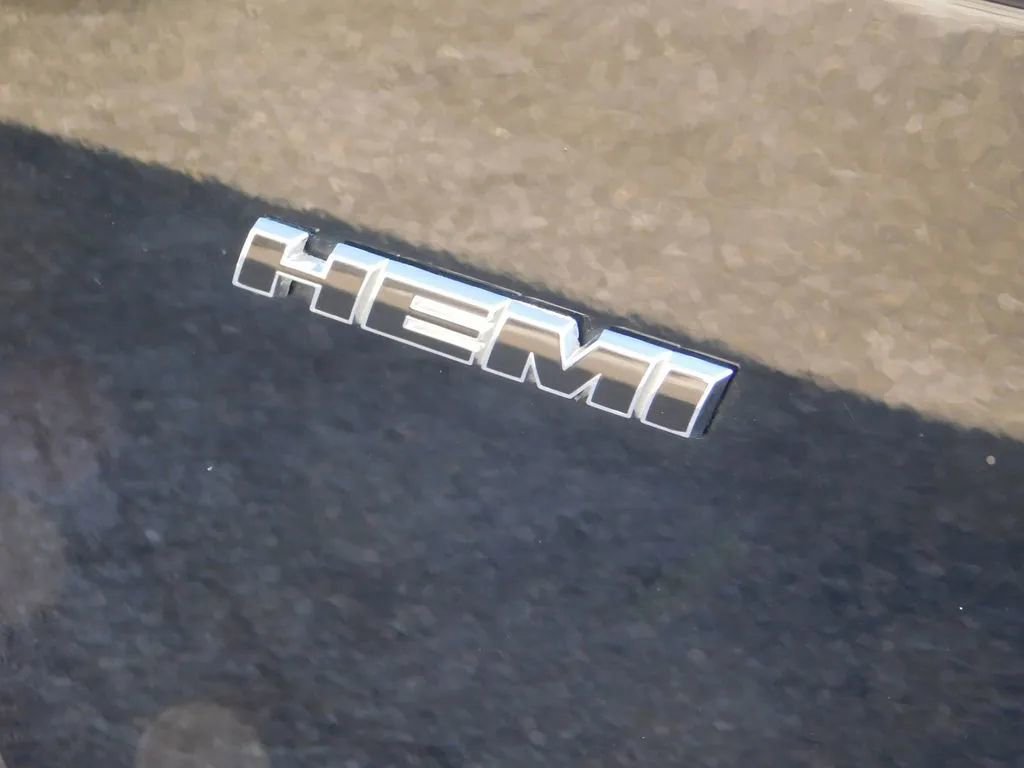 Used 2015 Dodge Challenger R/T Plus image 11