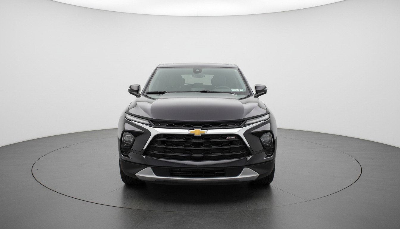 Used 2025 Chevrolet Blazer LT FWD image 2