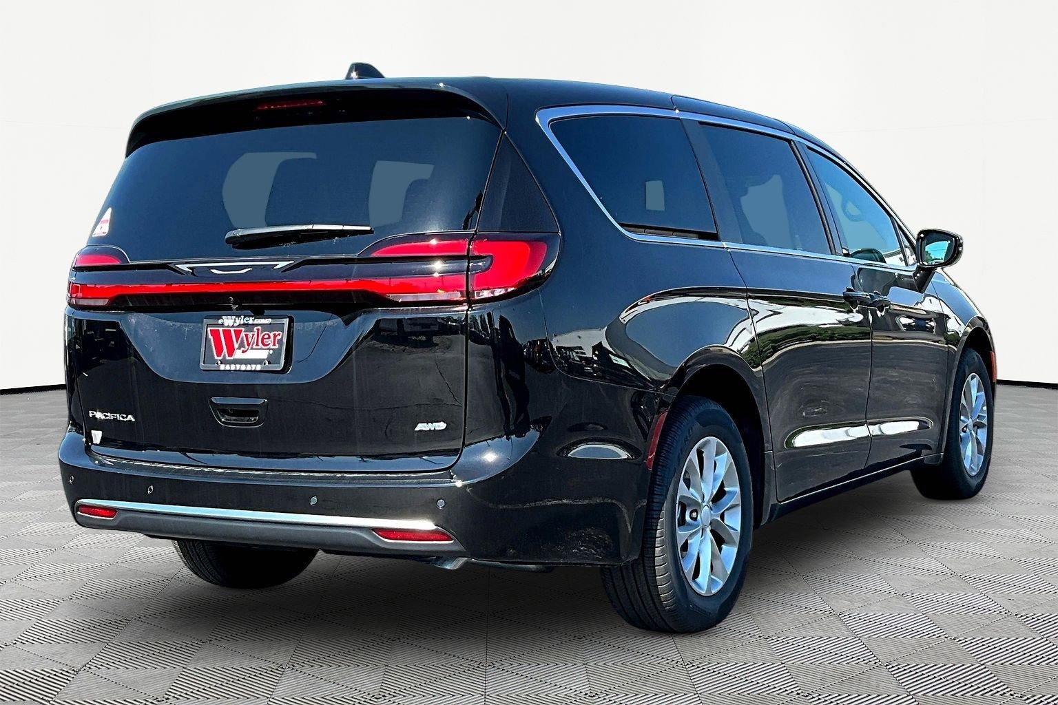 New 2027 Chrysler Pacifica Select AWD/4WD image 7