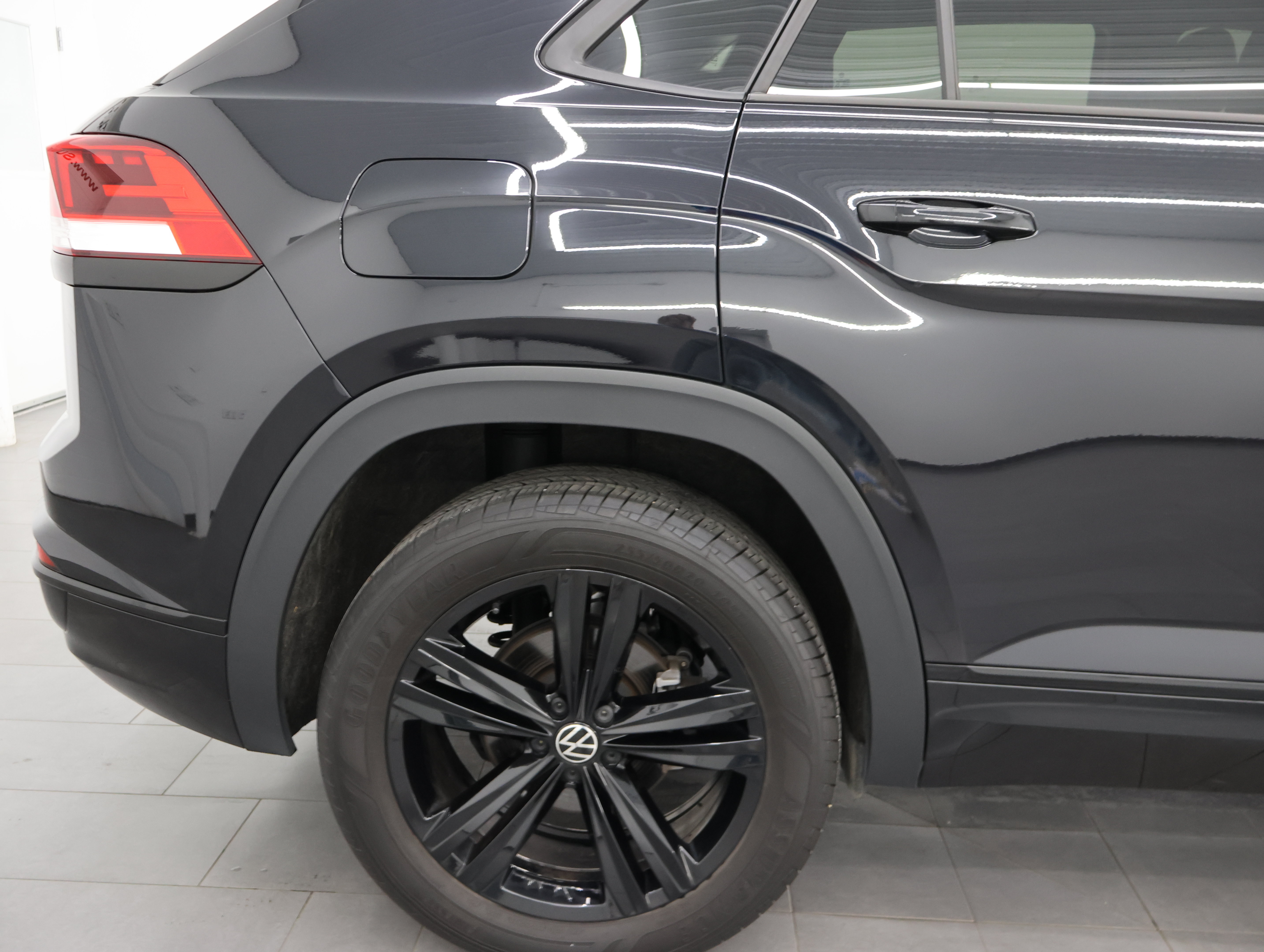 Used 2023 Volkswagen Atlas Cross Sport SEL R-Line AWD/4WD image 25