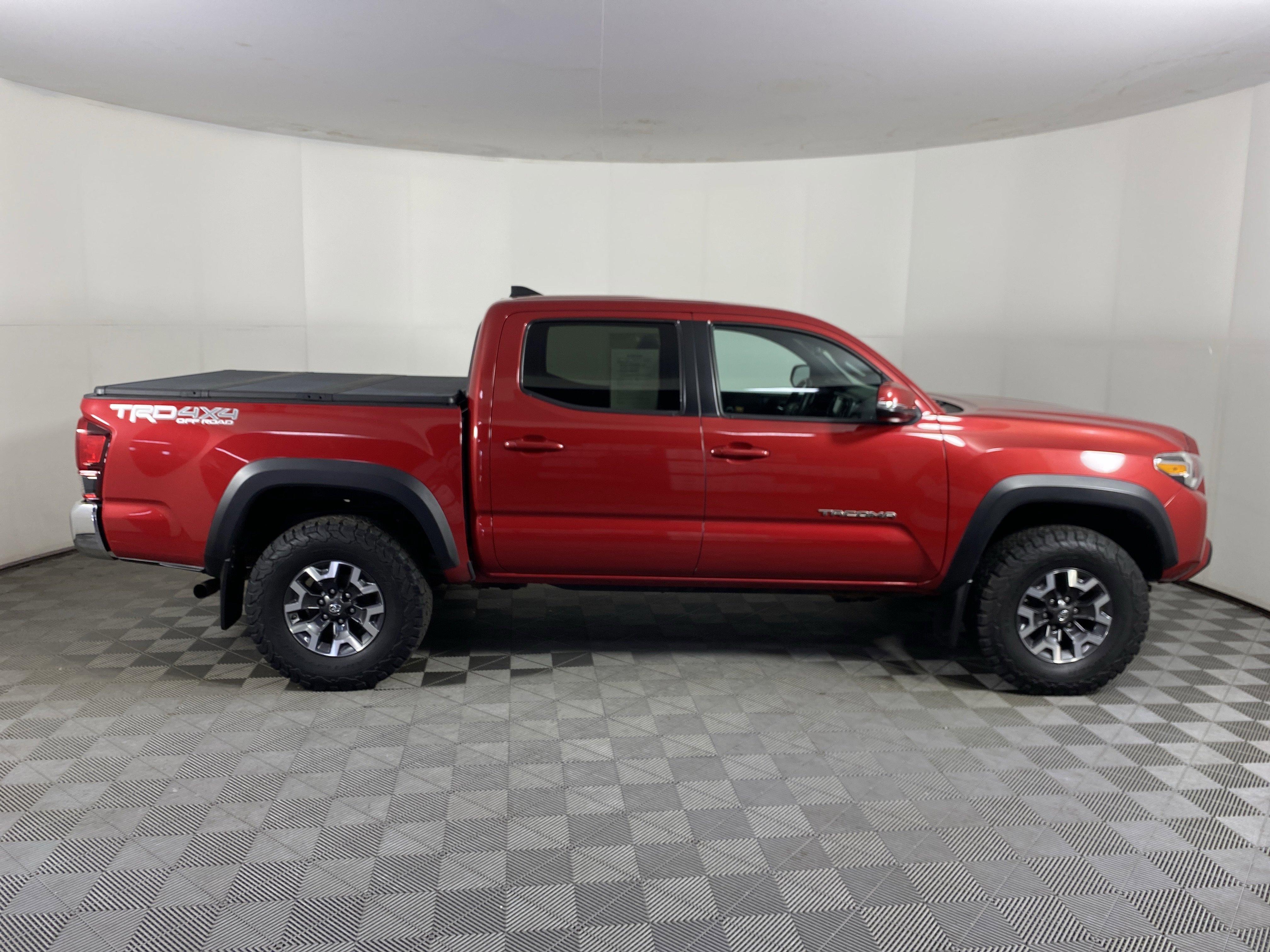 Used 2019 Toyota Tacoma TRD Off-Road AWD/4WD image 6