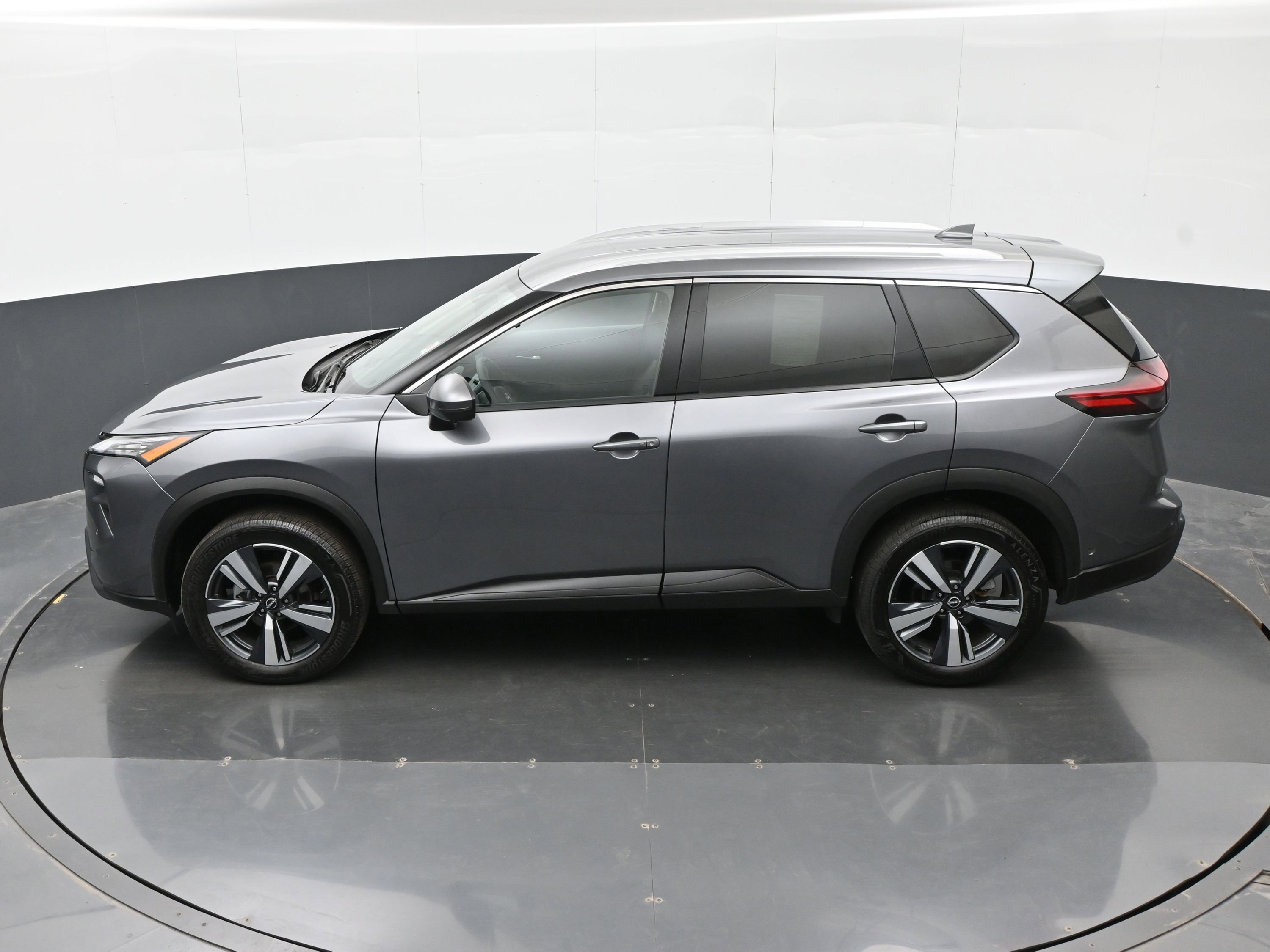 Used 2024 Nissan Rogue SL image 35