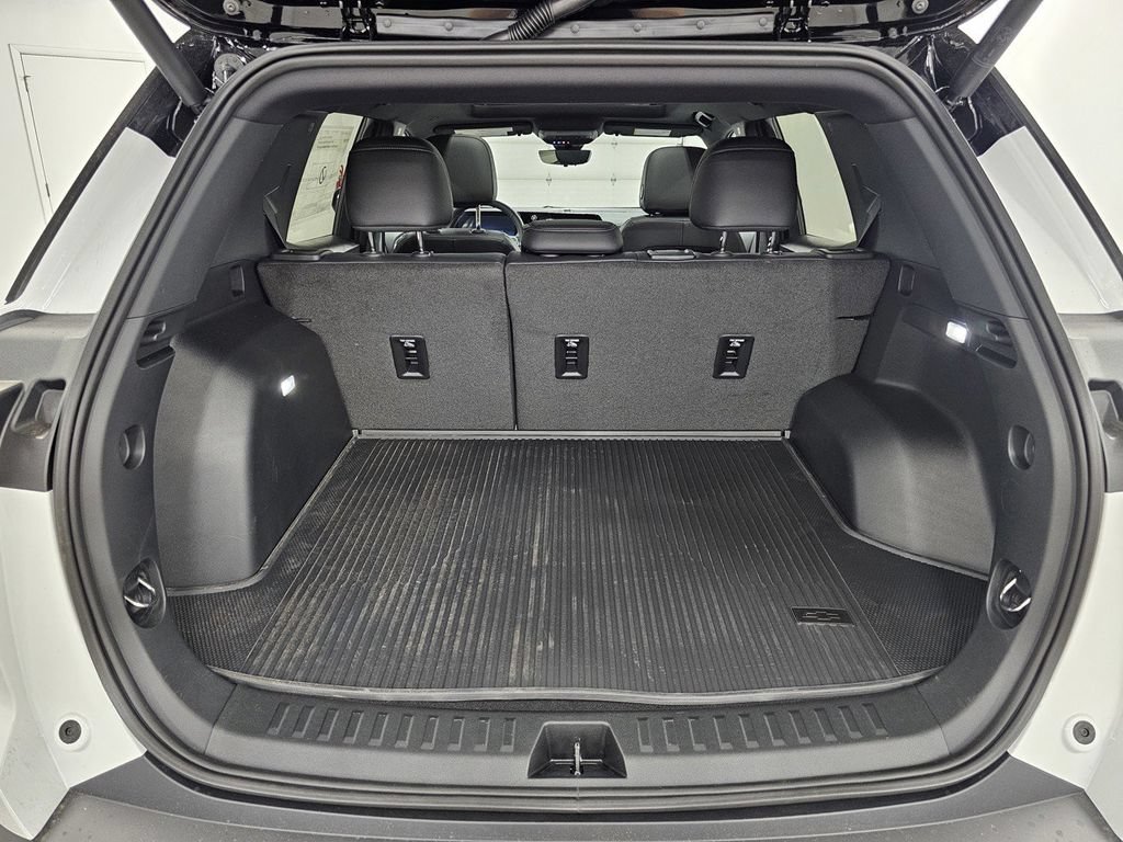 New 2027 Chevrolet Equinox LT w/ Convenience Package II FWD image 30