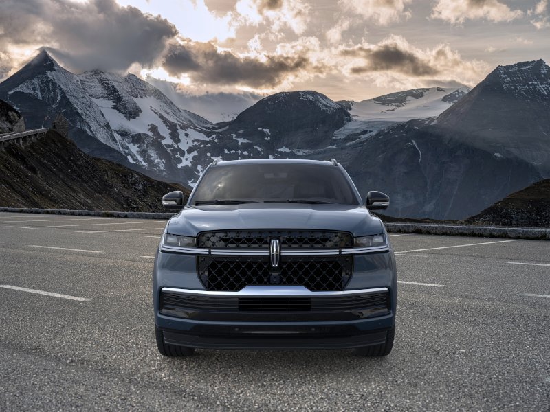 New 2026 Lincoln Navigator Reserve w/ Jet Appearance Package AWD/4WD image 6