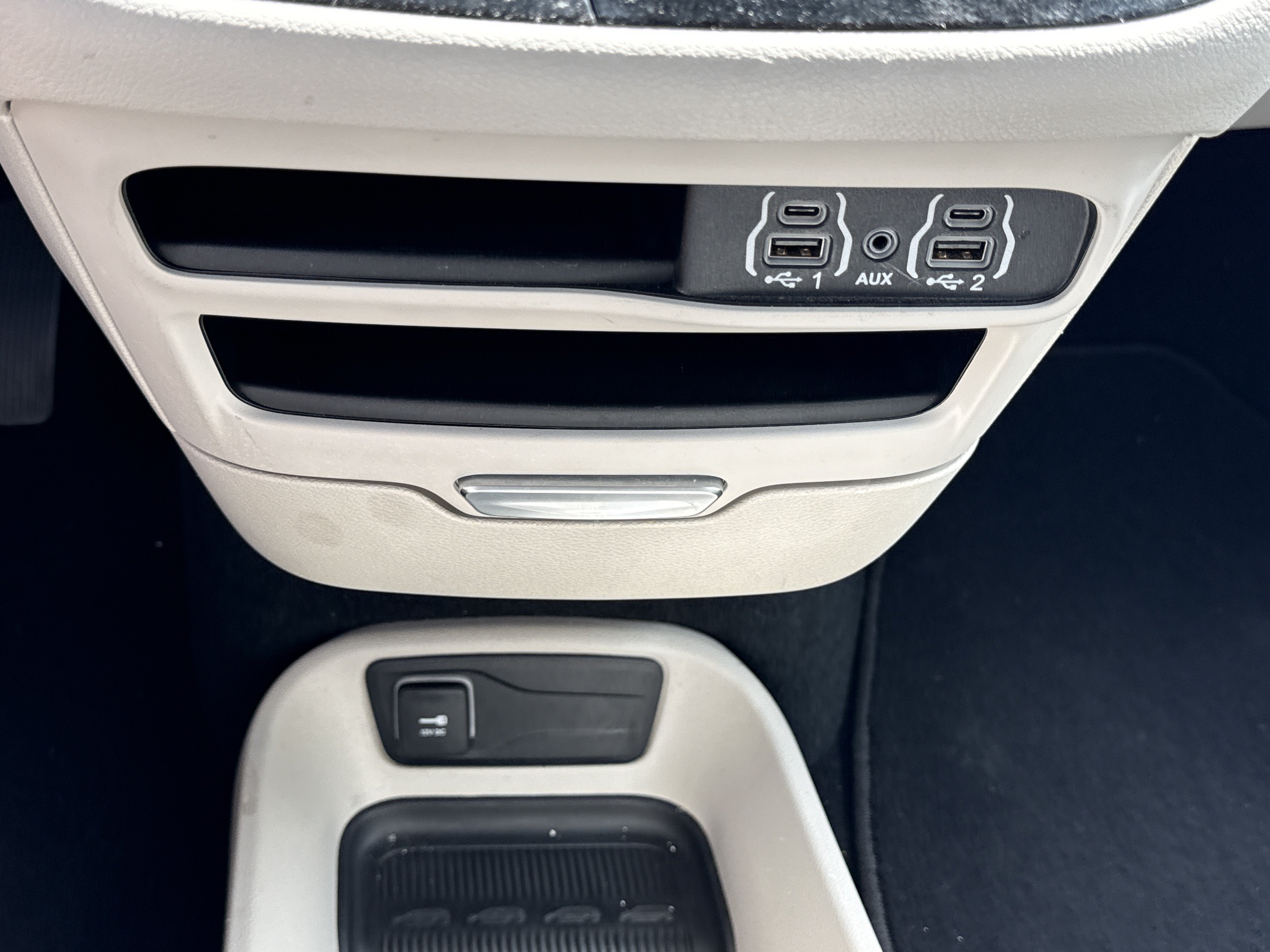 Used 2024 Chrysler Pacifica Touring-L image 24