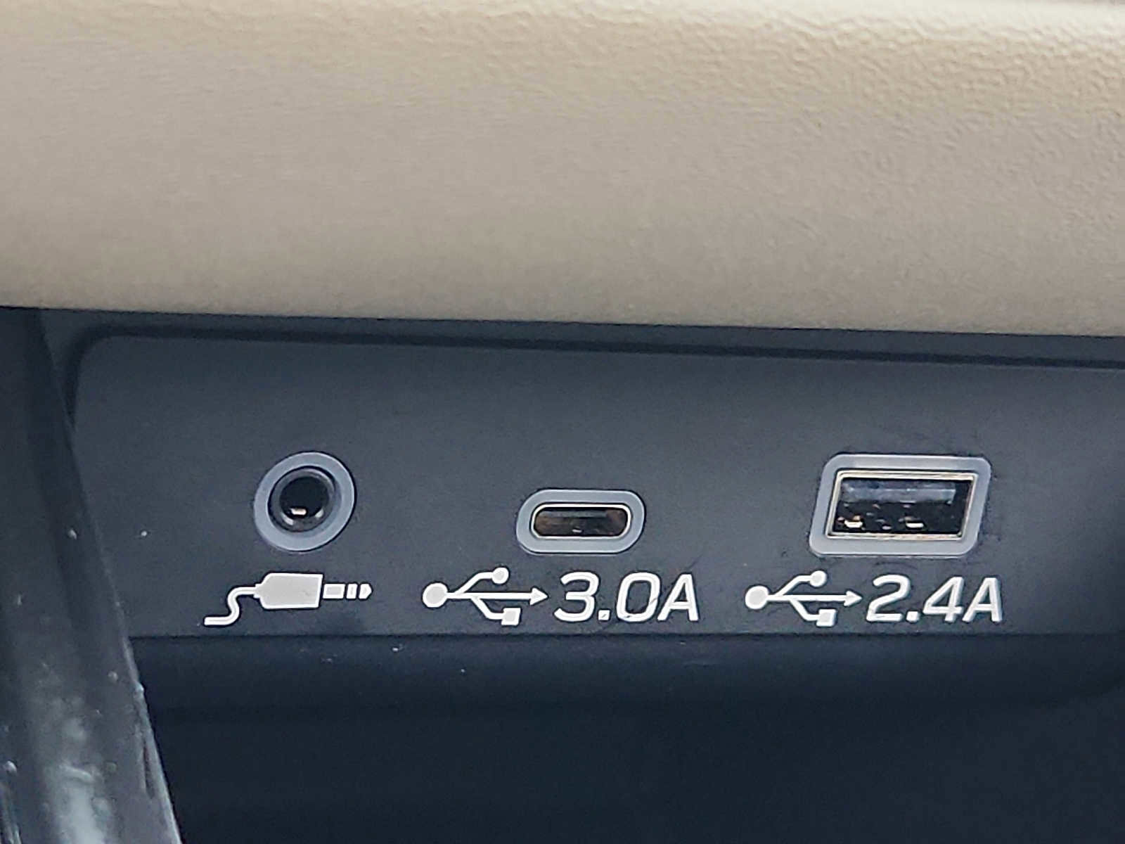 Used 2023 Subaru Outback Premium image 23