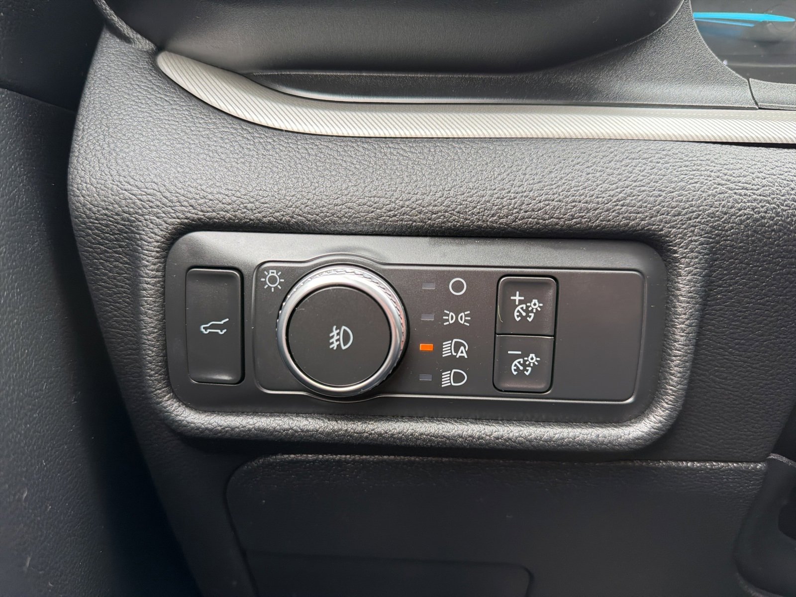 Used 2020 Ford Explorer XLT w/ Equipment Group 202A image 40