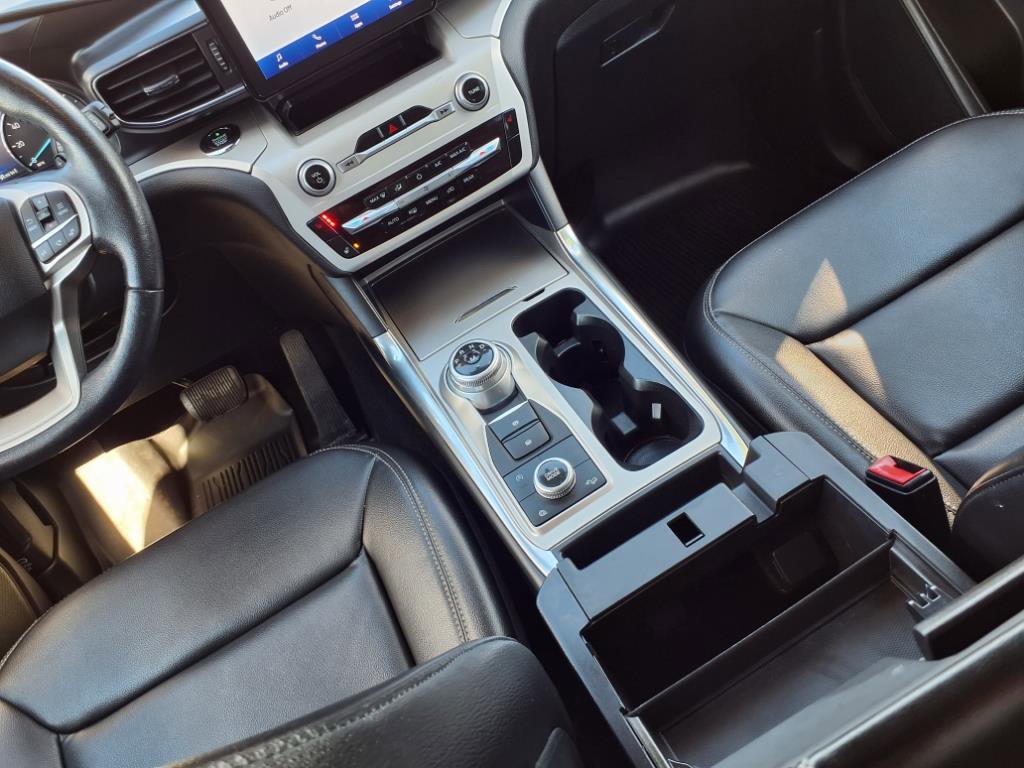 Used 2020 Ford Explorer XLT w/ Equipment Group 202A image 19