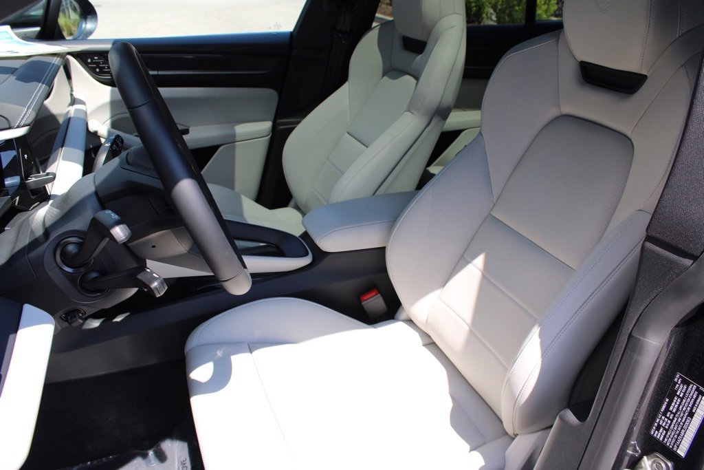 New 2024 Porsche Macan 4 Electric image 28