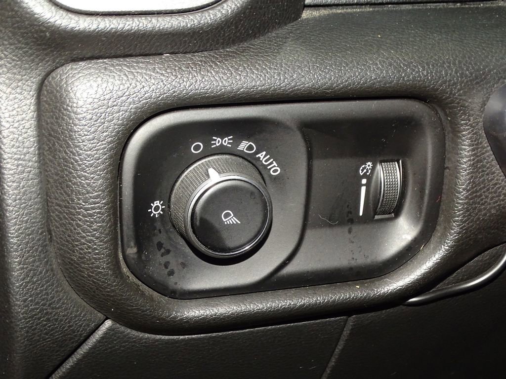 Used 2021 RAM 2500 Tradesman w/ Chrome Appearance Group image 18