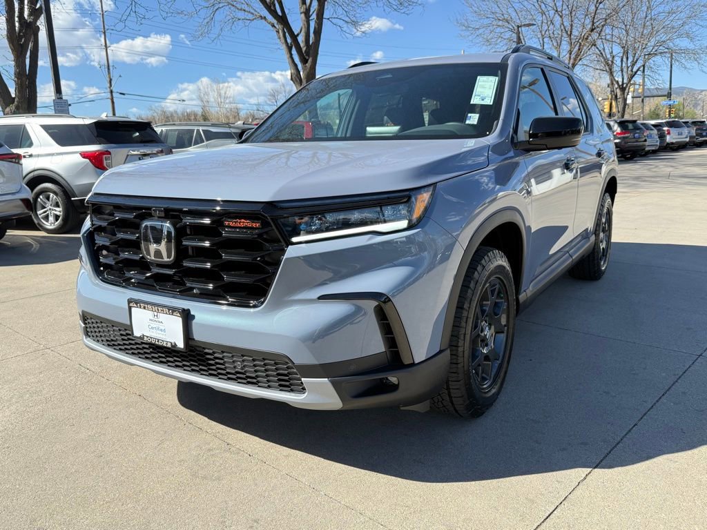 Certified 2025 Honda Pilot TrailSport image 9