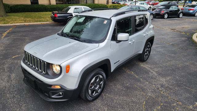 Used 2015 Jeep Renegade Latitude FWD image 11