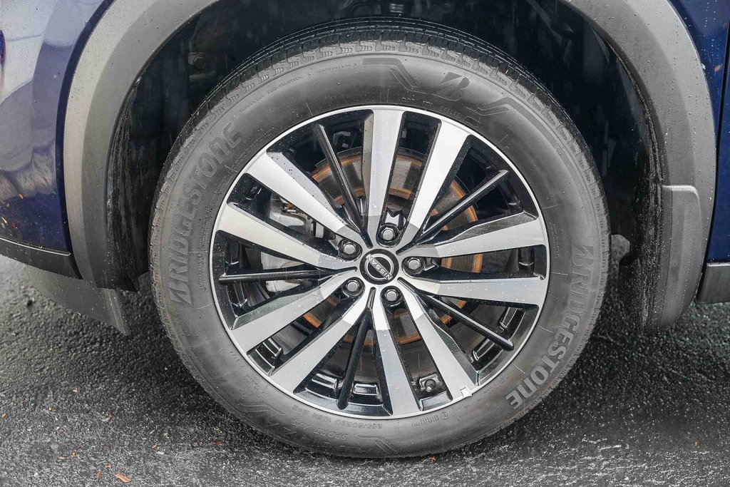 Used 2024 Nissan Pathfinder Platinum image 9