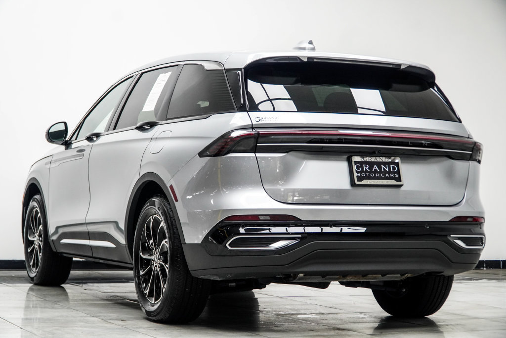 Used 2025 Lincoln Nautilus Premier AWD/4WD image 14