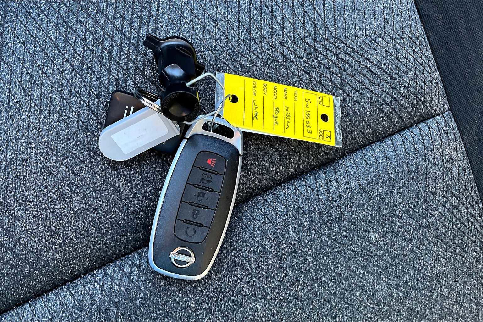 Used 2025 Nissan Rogue SV image 14