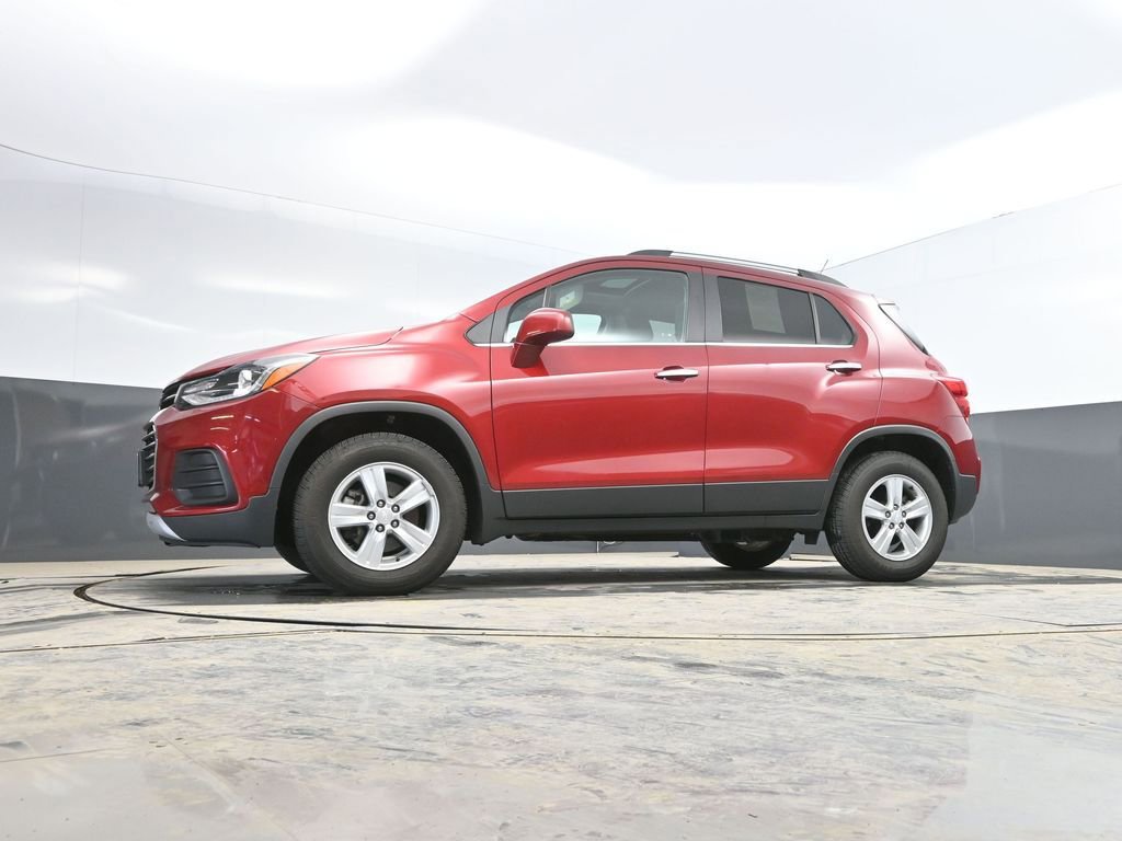 Used 2020 Chevrolet Trax LT w/ Sun & Sound Package image 34