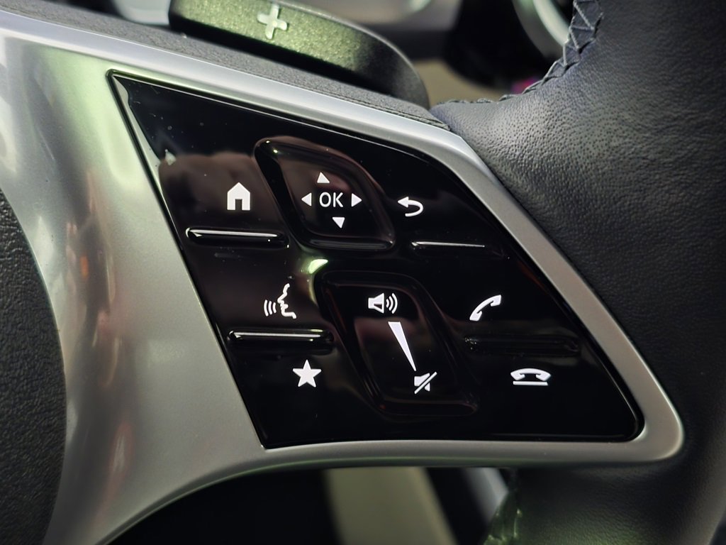 Used 2025 Mercedes-Benz GLB 250 4MATIC image 17