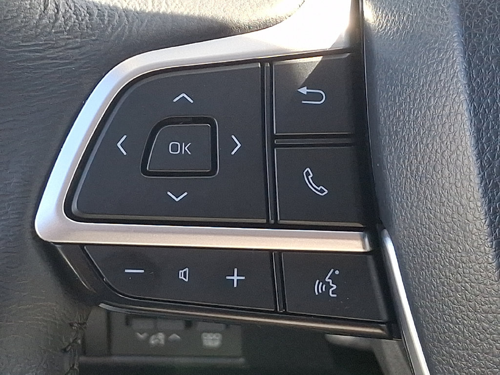 Certified 2025 Toyota Sienna XLE FWD image 28